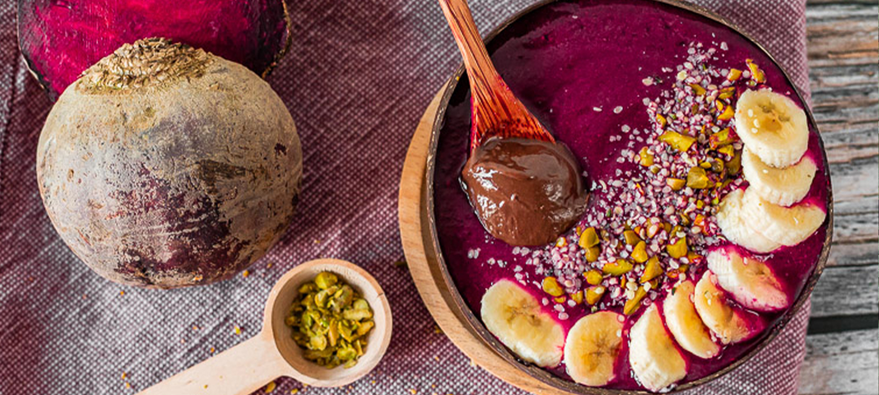 Pinke Smoothie Bowl mit roter Bete