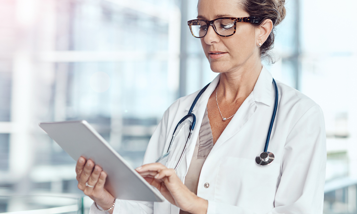 Ärztin stellt Diagnose