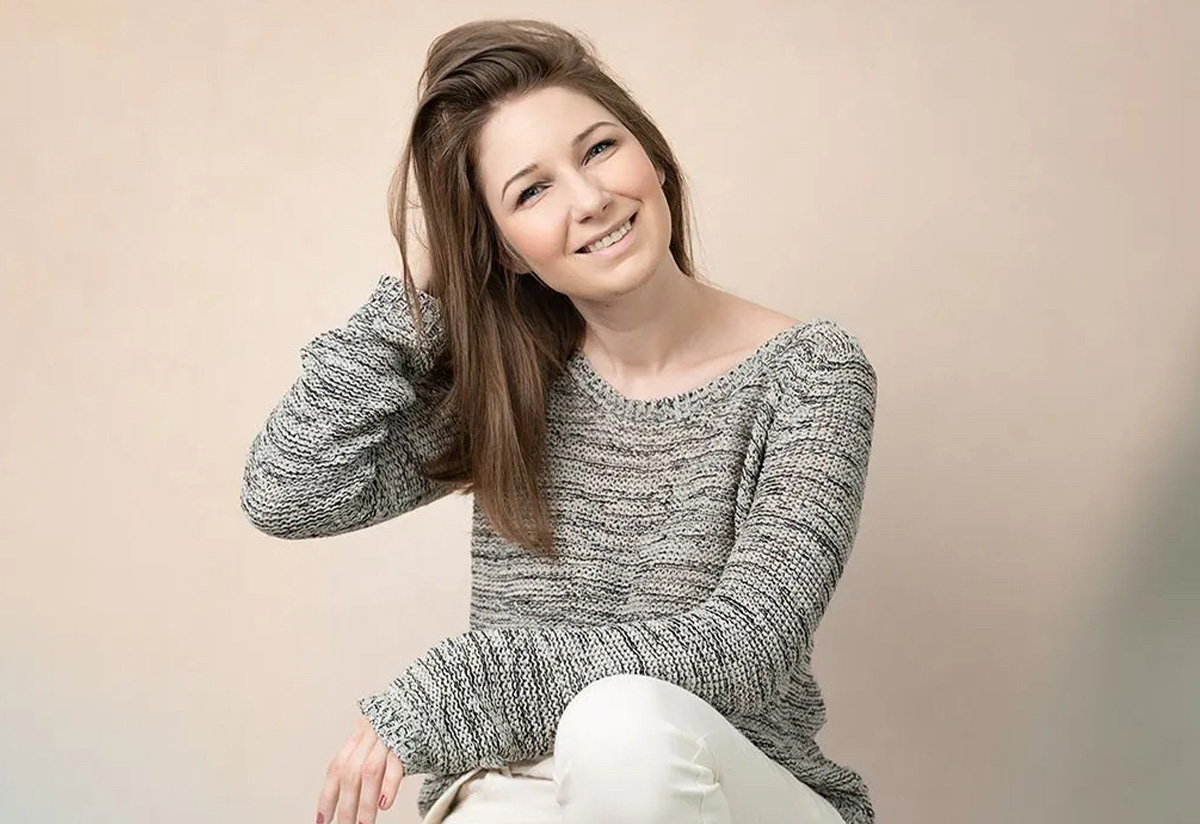 Absolventin Scarlett Henzl